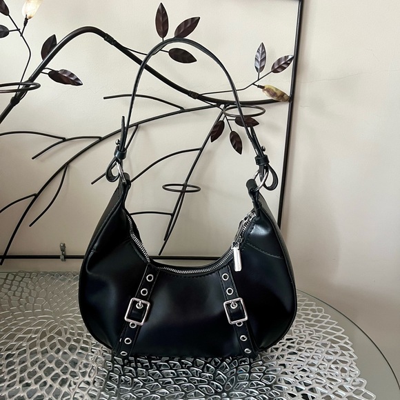 8 Other Reasons Black Double Buckle Vegan Leather Shoulder Bag NWT - Picture 12 of 13